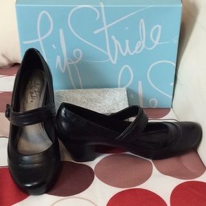 Black 'Ready' Mary Janes by LifeStride size 8.5